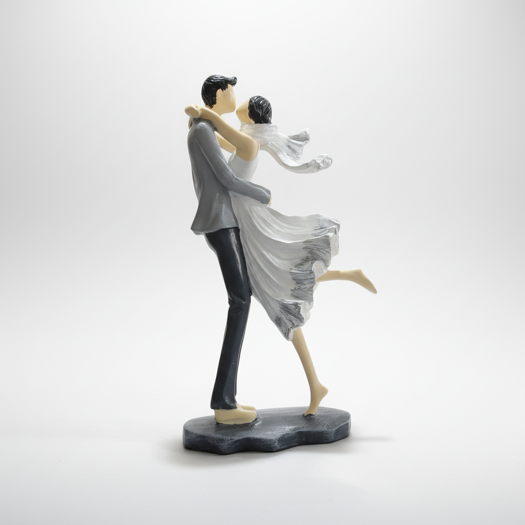 Love Couple Statue – Romantic Decorative Showpiece
