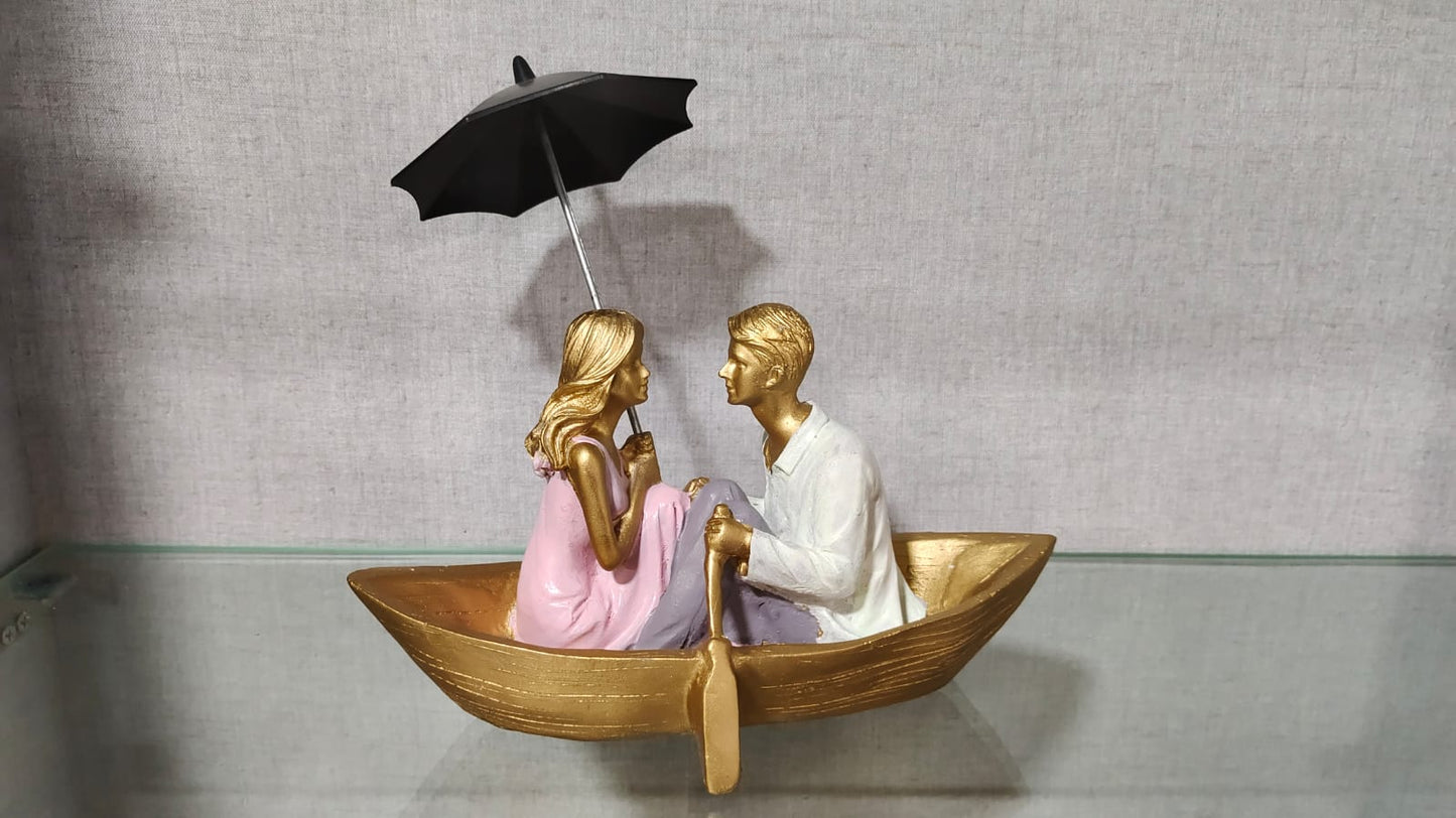 Couple Sailing Boat Resin Decorative Showpiece