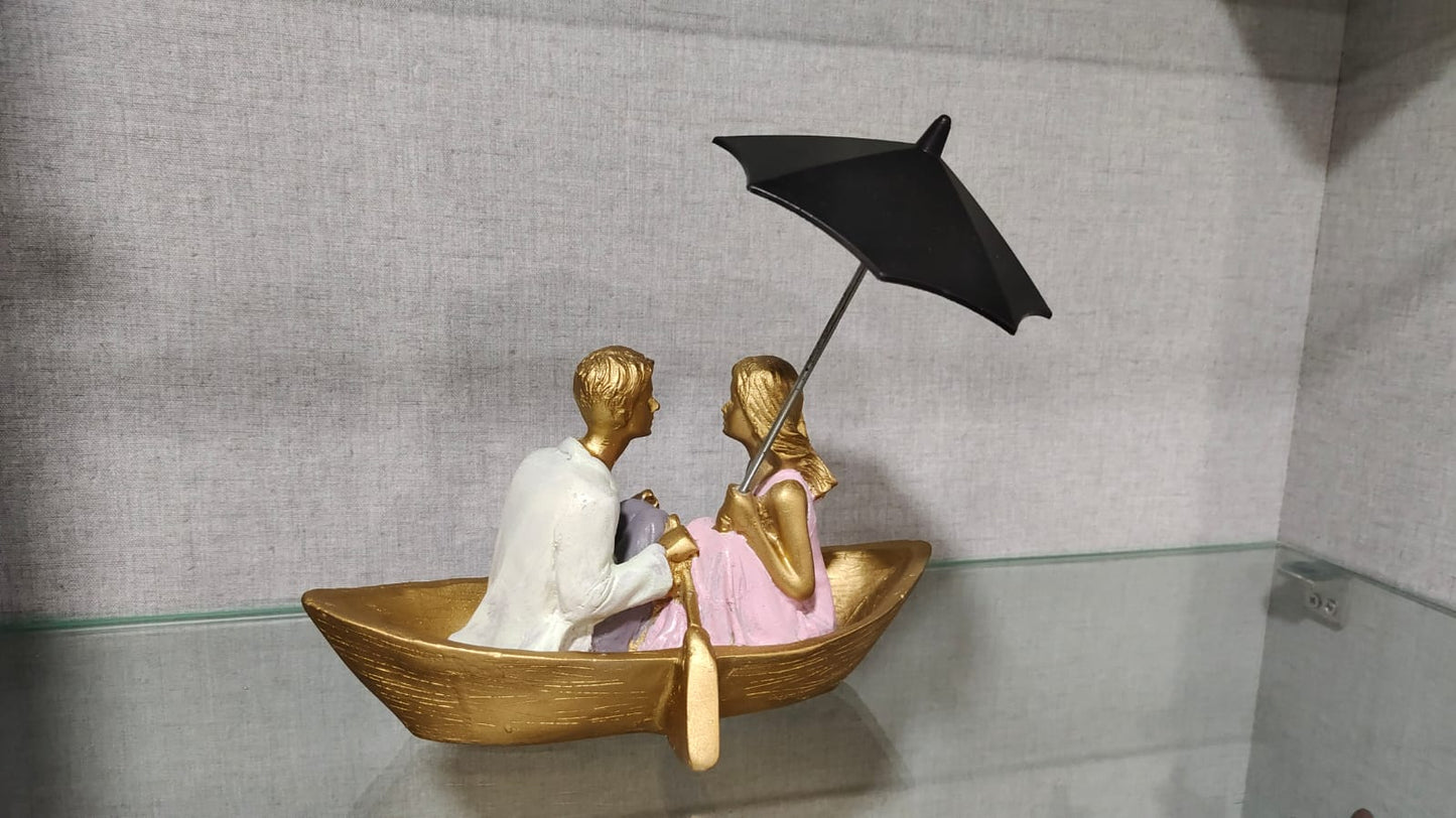 Couple Sailing Boat Resin Decorative Showpiece