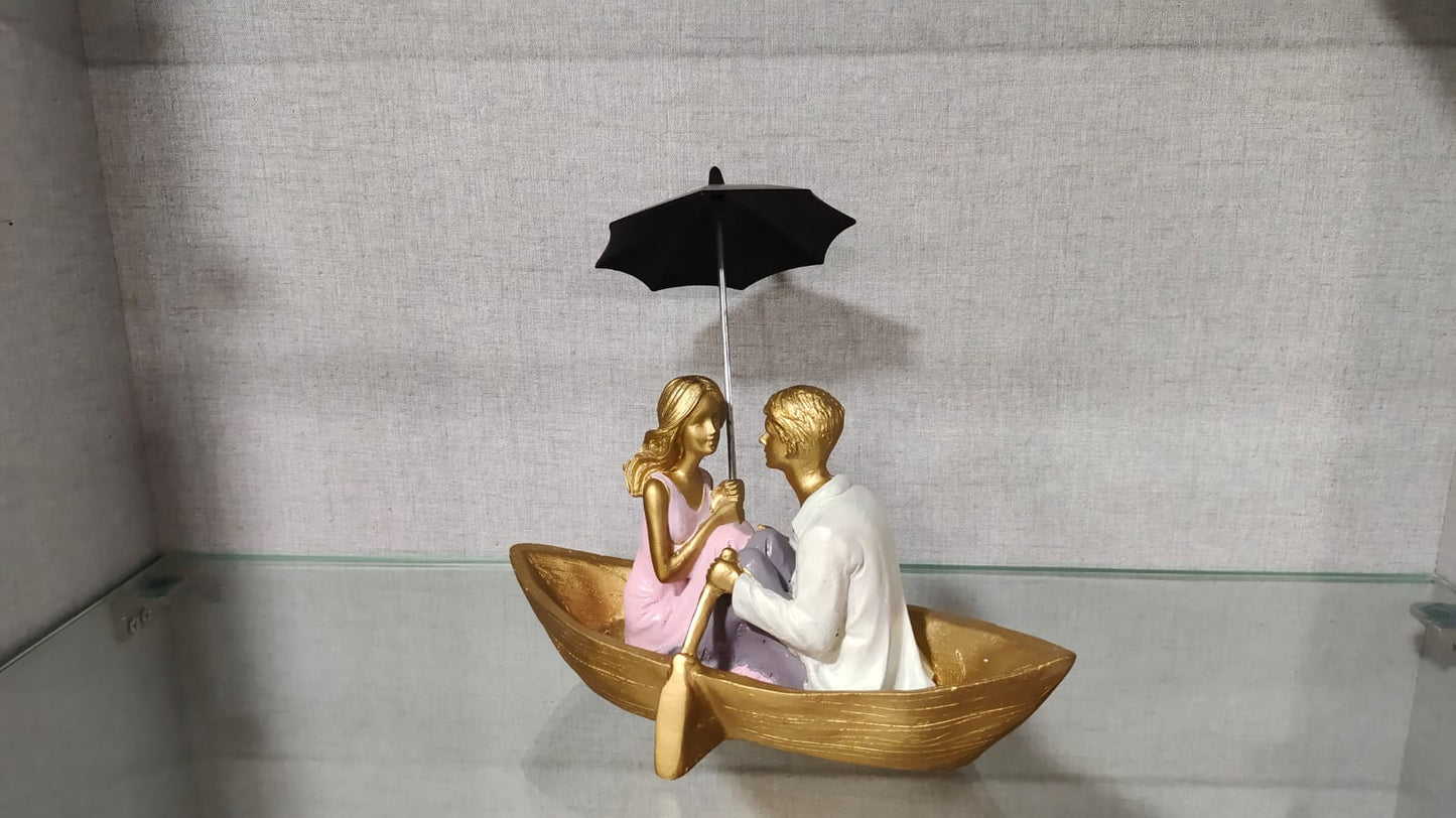 Couple Sailing Boat Resin Decorative Showpiece