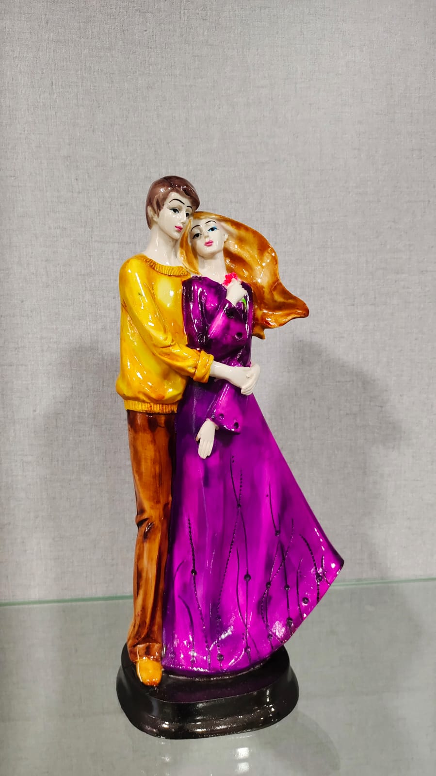 Couple Romantic Resin Showpiece