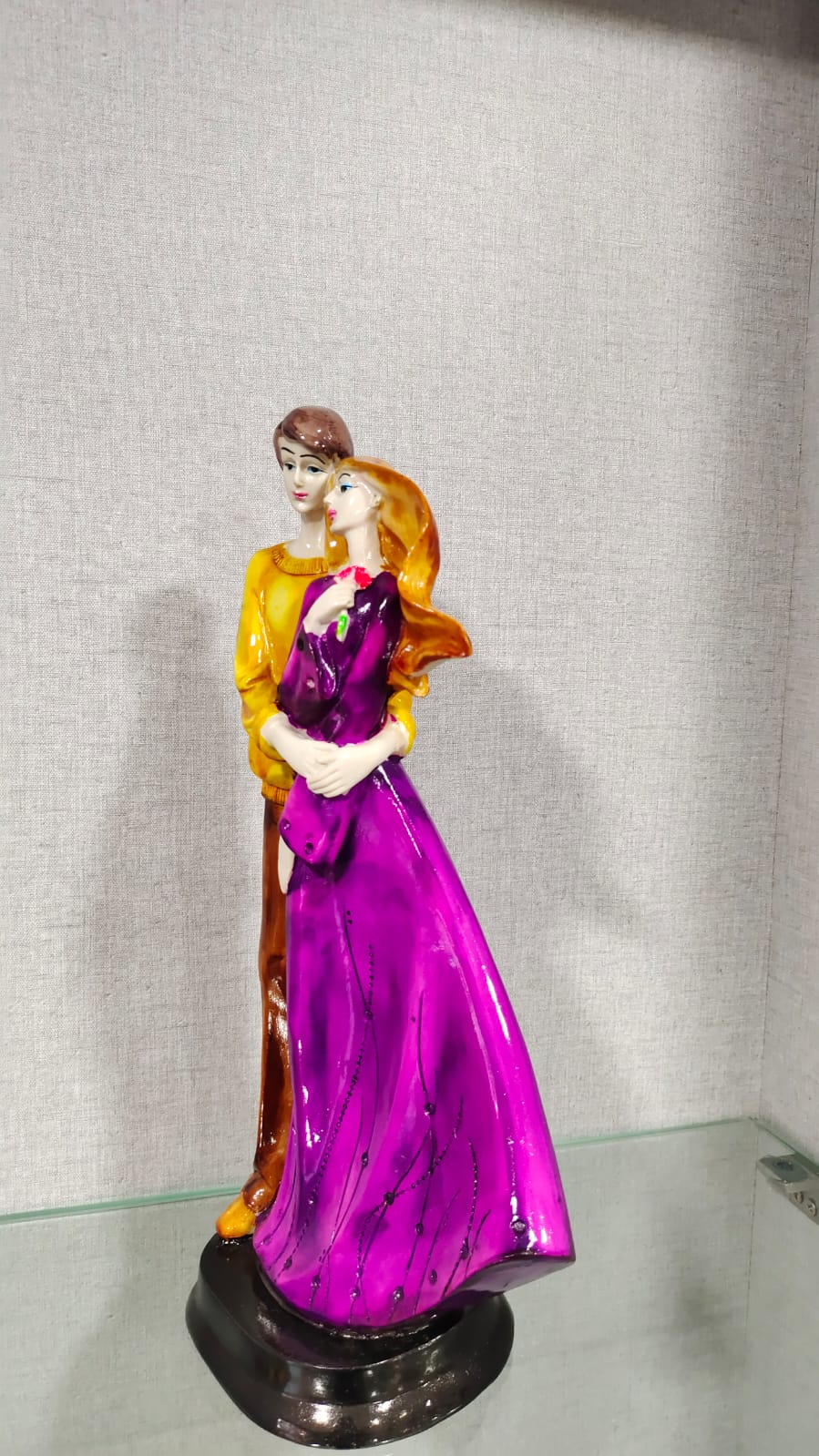 Couple Romantic Resin Showpiece