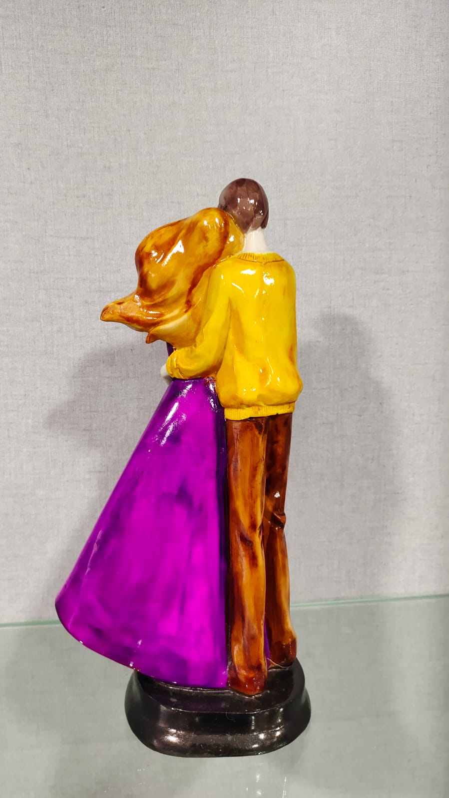Couple Romantic Resin Showpiece