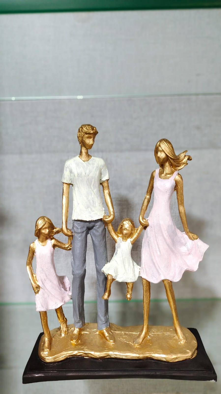 Parents and Kids Statues Polyresin Decorative Showpiece
