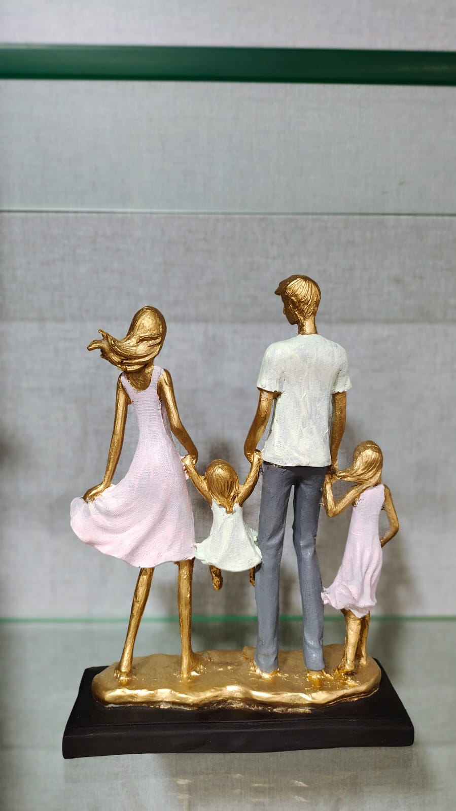 Parents and Kids Statues Polyresin Decorative Showpiece