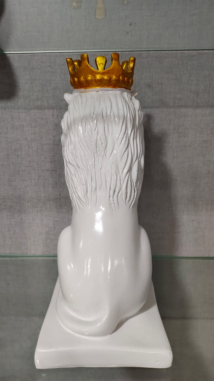 Regal Lion with Crown Showpiece – 29 cm Polyresin White Decorative Statue