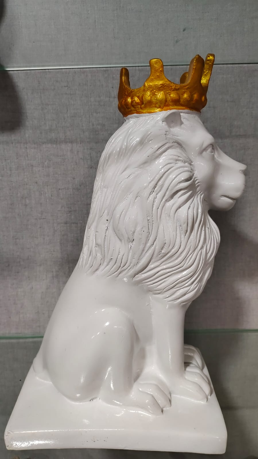 Regal Lion with Crown Showpiece – 29 cm Polyresin White Decorative Statue