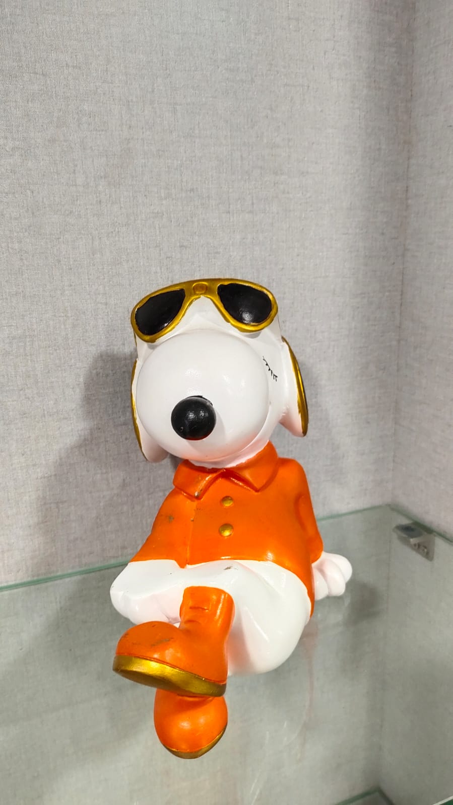 Dog with Plate Resin Showpiece